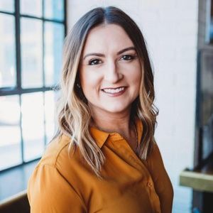 Meet your Posher, Hilary